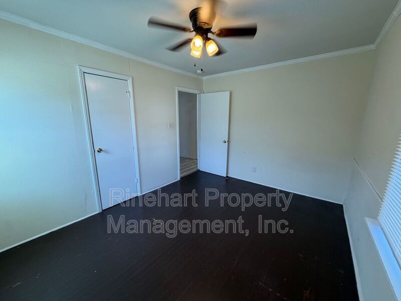 2 Bedroom 1 Bath Home off Heckle Blvd with Central Heat & Air property image