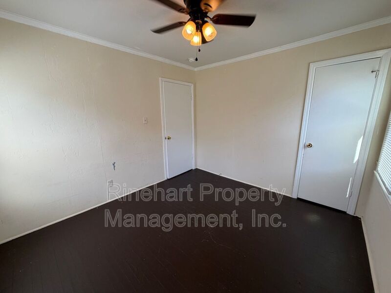 2 Bedroom 1 Bath Home off Heckle Blvd with Central Heat & Air property image