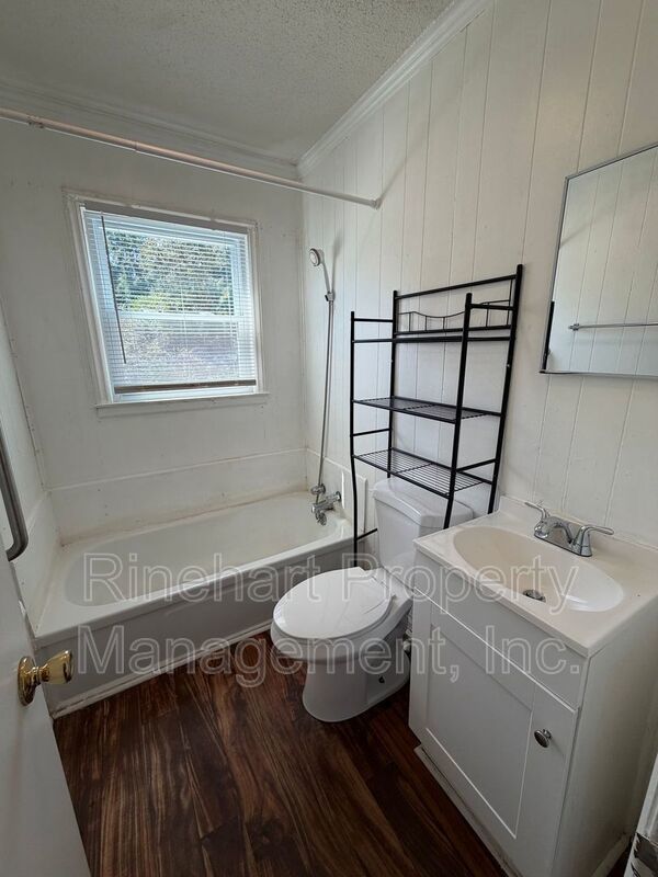 2 Bedroom 1 Bath Home off Heckle Blvd with Central Heat & Air property image