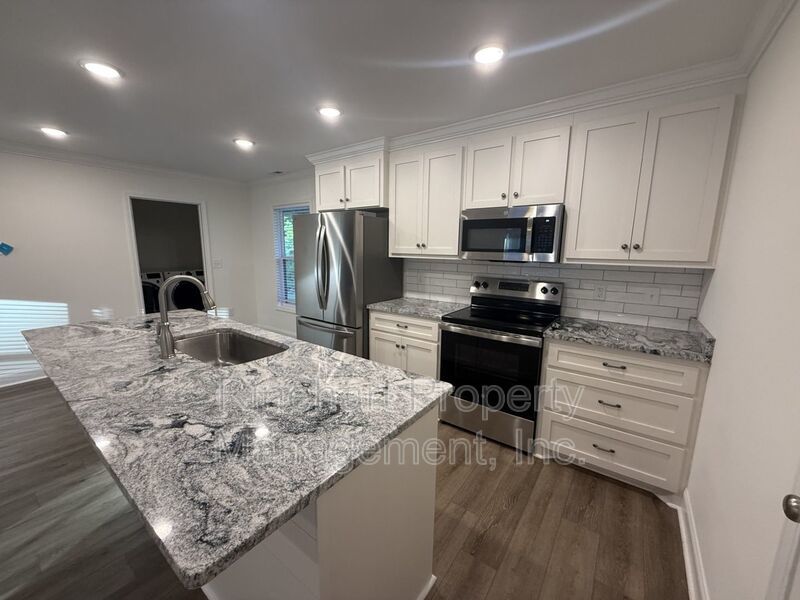 Modern 3BR/2BA Home Walking Distance to Downtown York property image