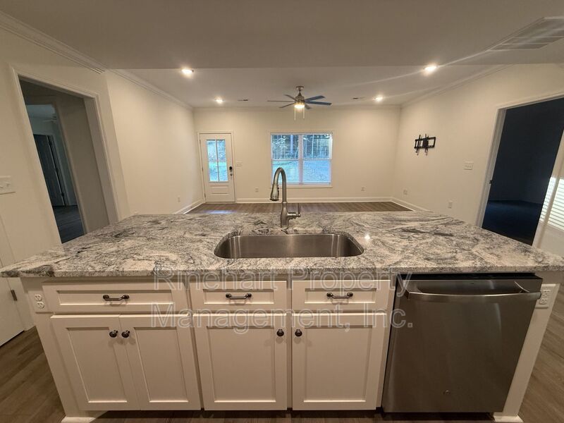 Modern 3BR/2BA Home Walking Distance to Downtown York property image