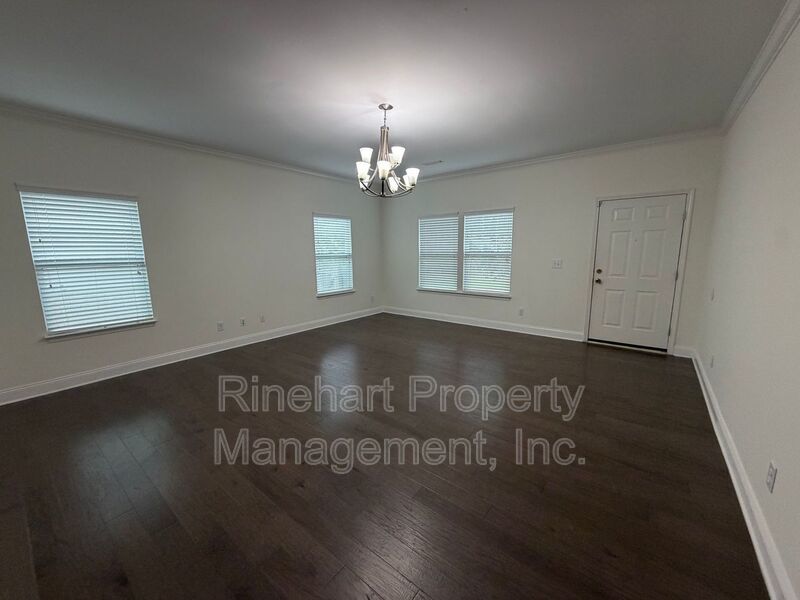 Spacious 3 Bedroom Home with Loft, Screened Deck & Fenced Yard property image