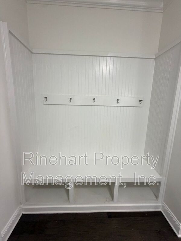 Spacious 3 Bedroom Home with Loft, Screened Deck & Fenced Yard property image