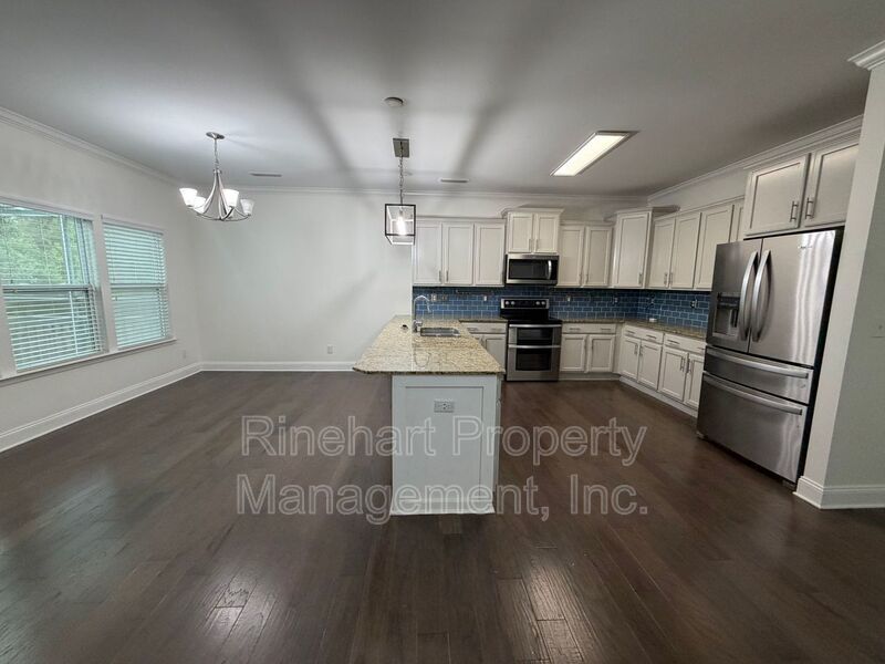 Spacious 3 Bedroom Home with Loft, Screened Deck & Fenced Yard property image