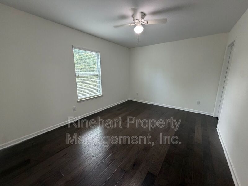 Spacious 3 Bedroom Home with Loft, Screened Deck & Fenced Yard property image