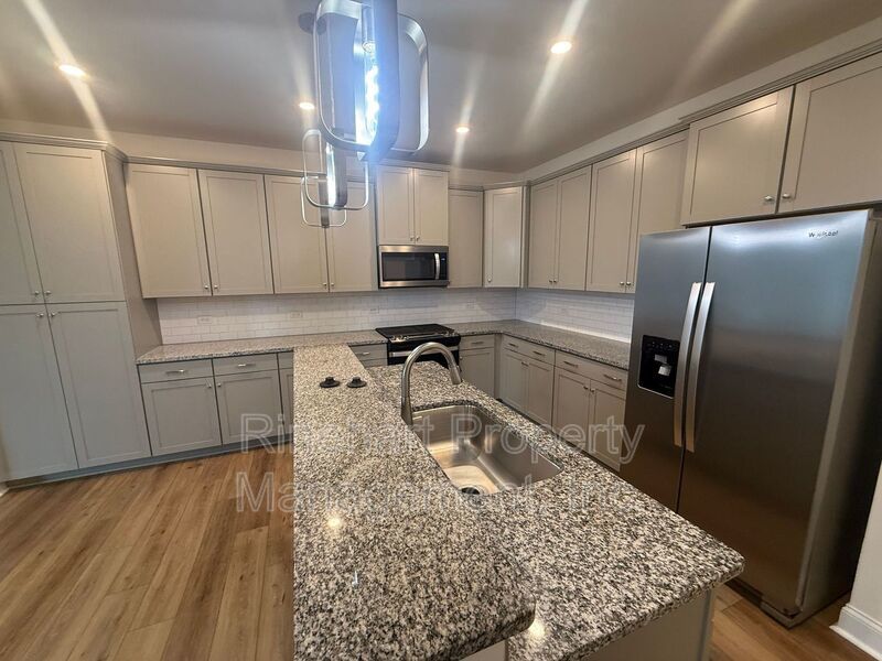 3BR/2.5BA Townhome in Paddlers Cove | Garage, Lake Access, Lawn Care Included property image