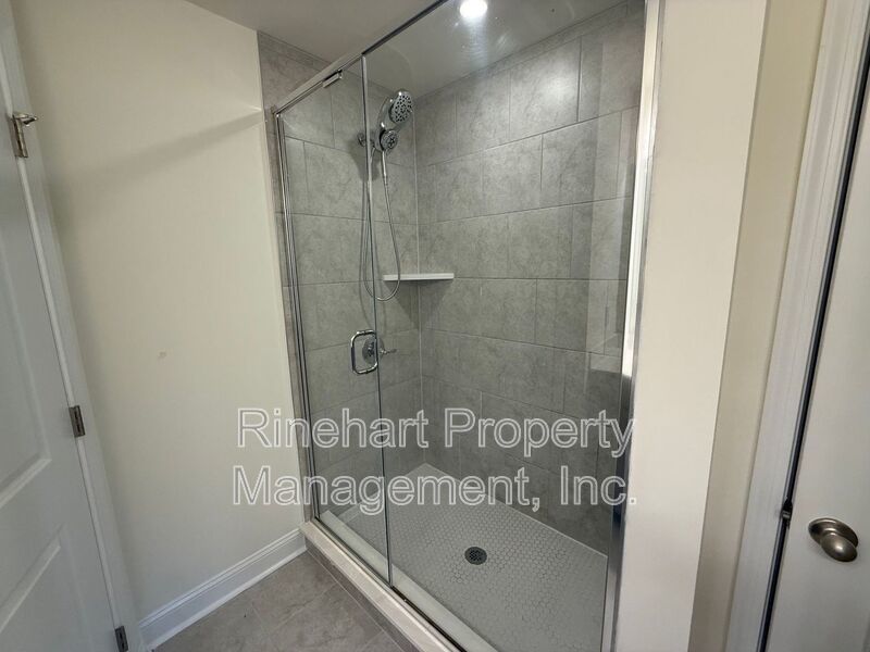 3BR/2.5BA Townhome in Paddlers Cove | Garage, Lake Access, Lawn Care Included property image