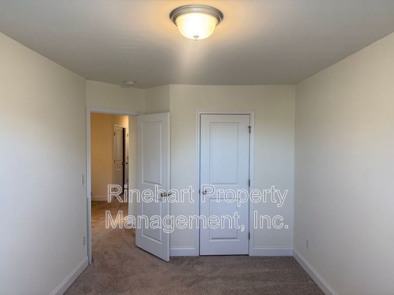 3BR/2.5BA Townhome in Paddlers Cove | Garage, Lake Access, Lawn Care Included property image