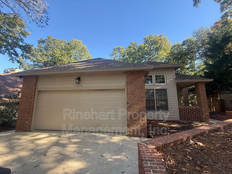Open-Concept 3BR/2BA in Tega Cay | Vaulted Ceilings, Double Garage, Fort Mill Schools property image