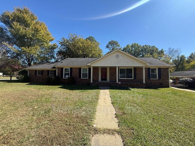 Charming 3 Bedroom 2 Bath Brick Ranch – Lawncare & Washer/Dryer Included! property image