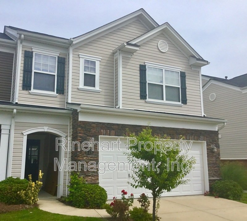 3BR/2.5BA Home with 2-Car Garage & Community Pool in Catawba Village property image