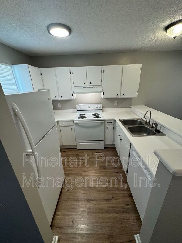 Beautiful 2-Bedroom, 2- Bathroom Condo - MAKE THIS YOUR HOME!!!  ***RENT SPECIAL: HALF OFF THE FIRST MONTH RENT*** property image