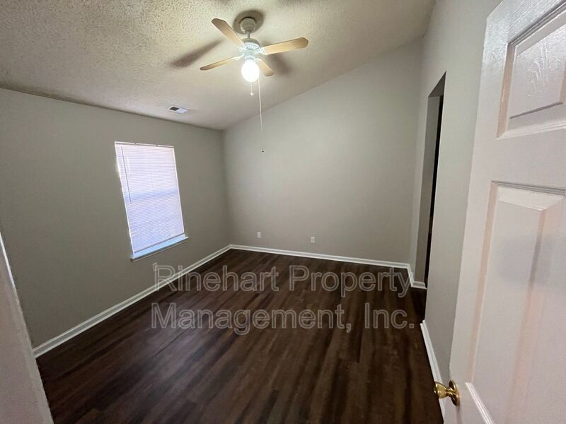 Inviting 3-bedroom, 2-bathroom Home on a Cul-De-Sac property image