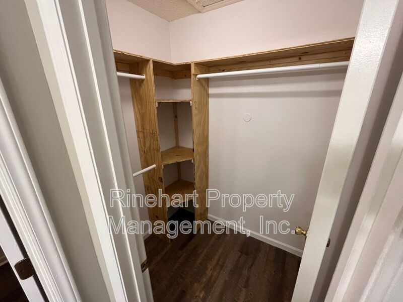 Inviting 3-bedroom, 2-bathroom Home on a Cul-De-Sac property image