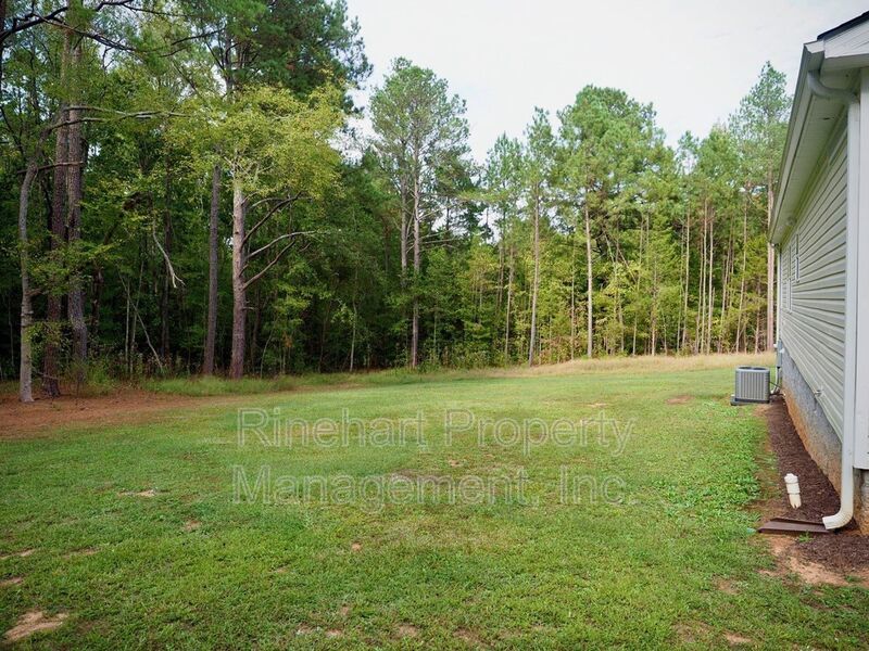 Charming Country Three-Bedroom Two-Bathroom Home with Modern Finishes & a Large Yard In Chester property image