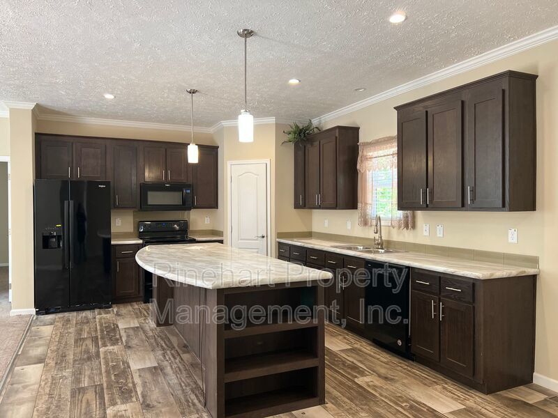 Charming Country Three-Bedroom Two-Bathroom Home with Modern Finishes & a Large Yard In Chester property image