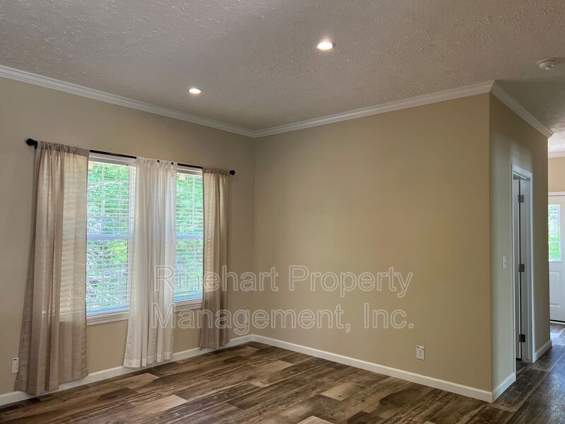 Charming Country Three-Bedroom Two-Bathroom Home with Modern Finishes & a Large Yard In Chester property image