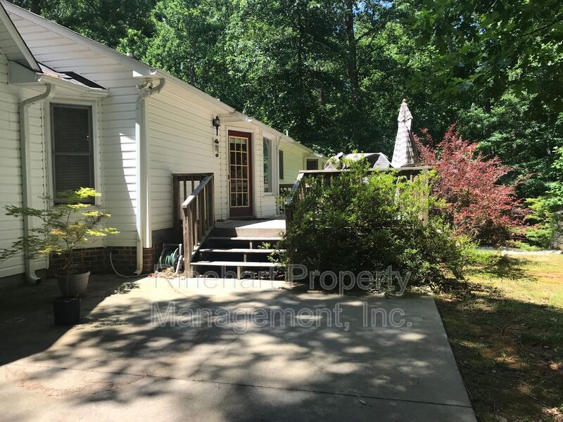 Stunning 3 Bedroom Home with Bonus Room property image